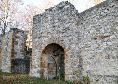 Burggraben Burgruine Hohenrechberg 0307