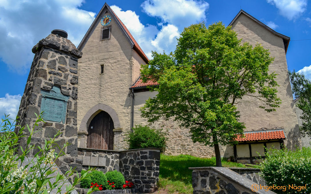Die Kirchenburg in Serrfeld