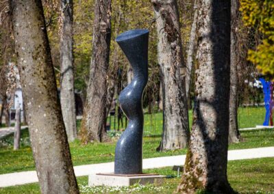 Skulpturen im Essinger Schlosspark 0294