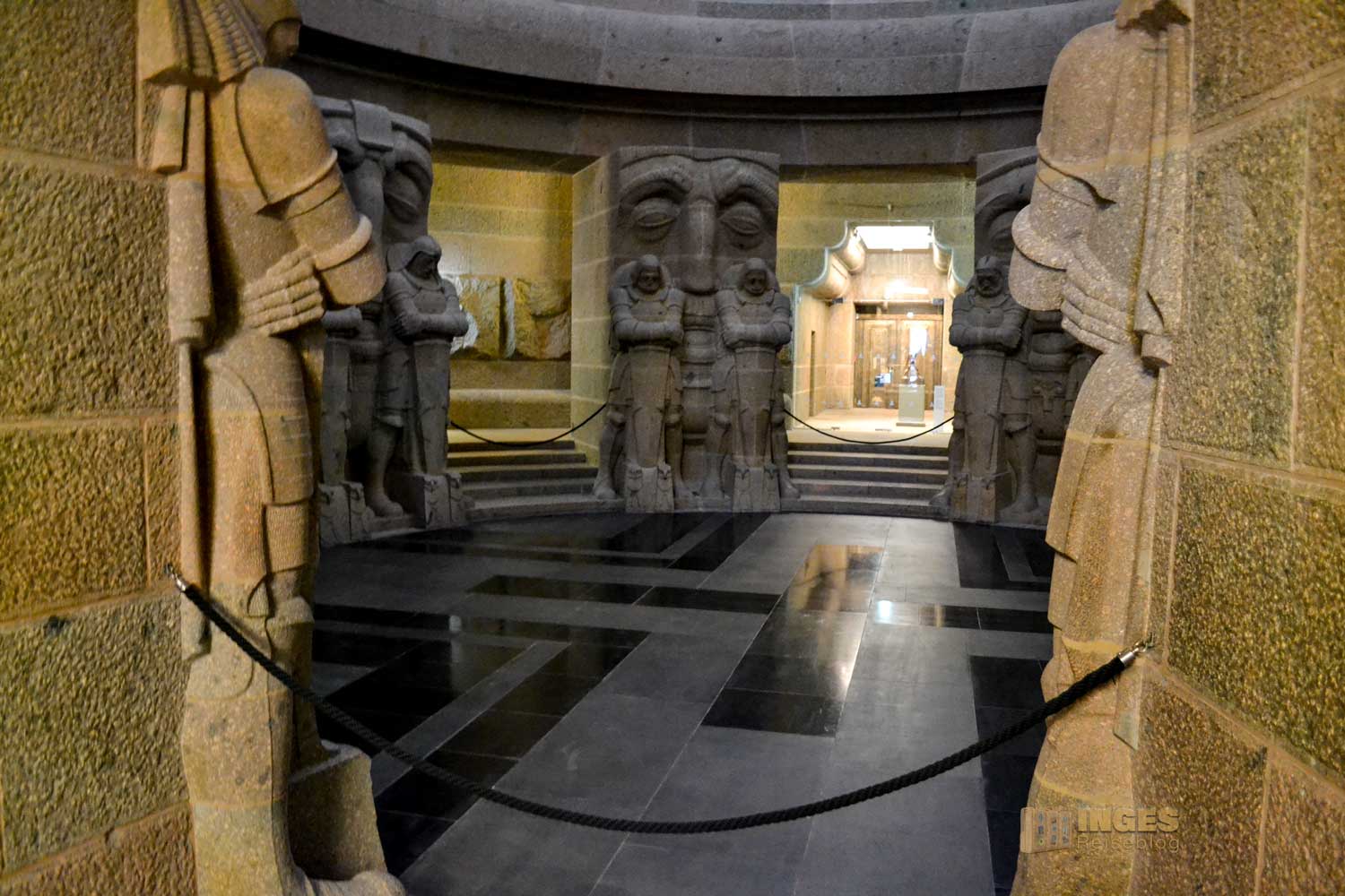 Im Völkerschlachtdenkmal in Leipzig 12 DSC_0903