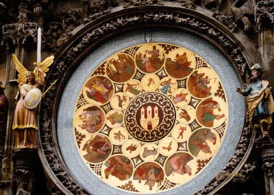 Altstädter Rathaus und Astronomische Uhr in Prag 100 astronomische uhr altstaedter rathaus prag 8535