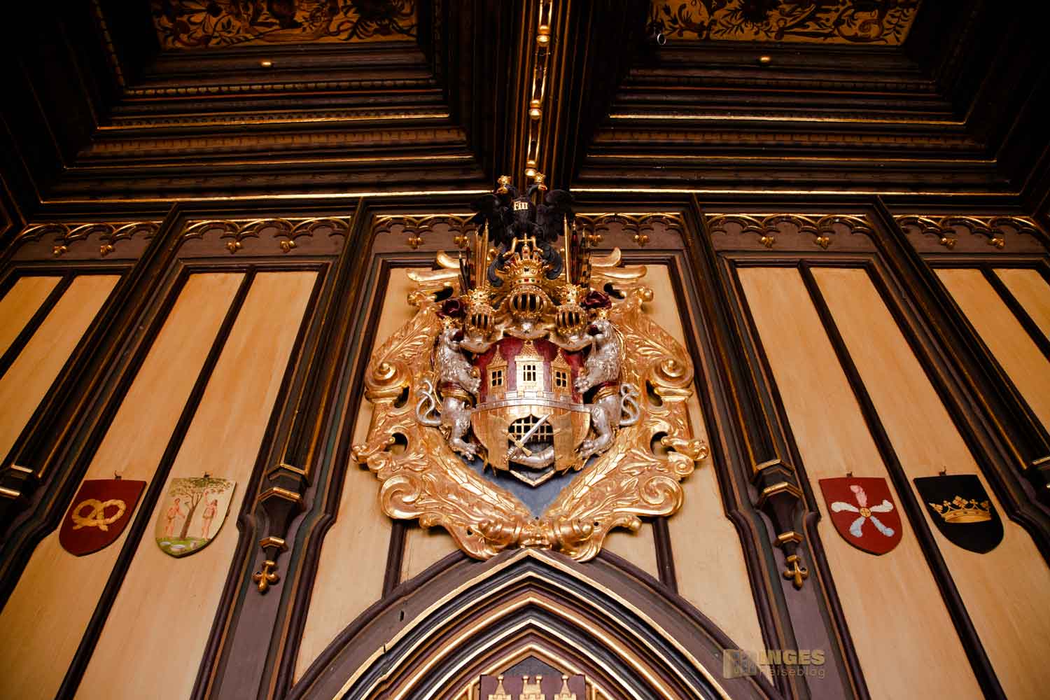 wappen der stadt prag altstaedter rathaus 0317 wappen der stadt prag altstaedter rathaus 0317
