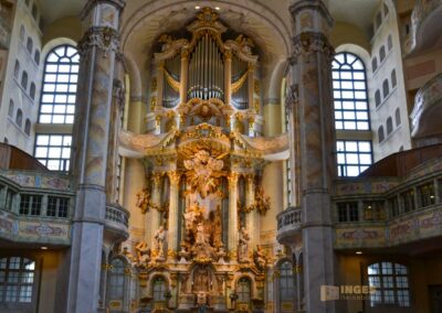 In der Frauenkirche in Dresden 17 Altar in der Frauenkirche in Dresden