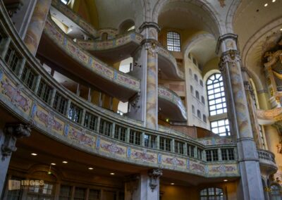 In der Frauenkirche in Dresden 9 Die Emporen in der Dresdner Frauenkirche