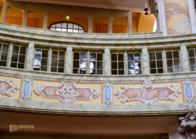 In der Frauenkirche in Dresden 11 Die Emporen in der Dresdner Frauenkirche