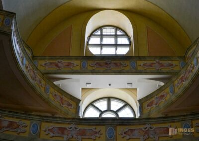 In der Frauenkirche in Dresden 13 Die Emporen in der Dresdner Frauenkirche