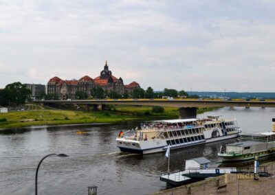 Die Brühlsche Terrasse und die Festung in Dresden 33 Blick von der Brühlschen Terrasse in Dresden