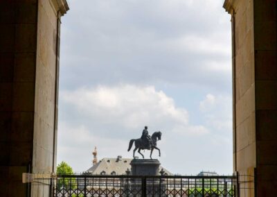 Blick von der Sempergalerie im Zwinger in Dresden