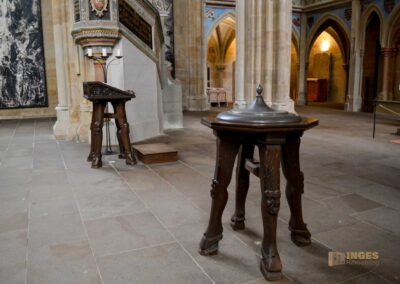 Lesepult und Taufbecken im Dom zu Meißen