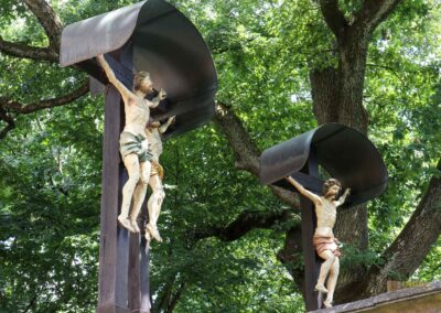 Der Wallfahrtsort St. Salvator in Schwäbisch Gmünd 25 Kreuzigungsgruppe Kreuzweg Salvator Schwäbisch Gmünd