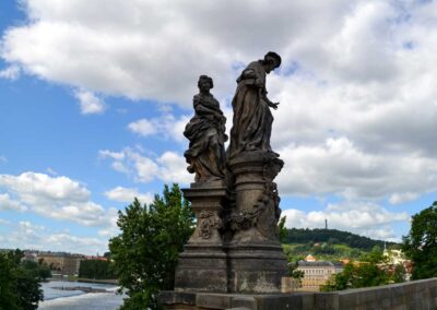 Statuen auf der Karlsbrücke in Prag