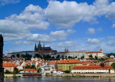 Blick von der Karlsbrücke auf die Prager Burg
