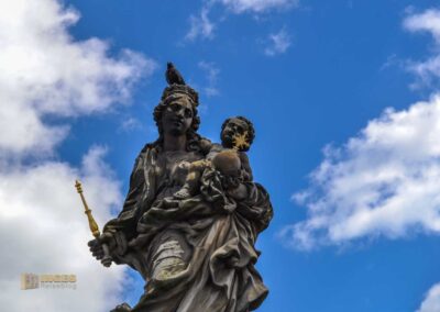 Brückenfiguren auf der Karlsbrücke in Prag