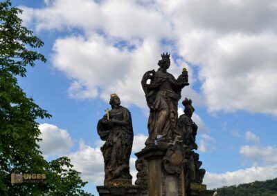 Brückenfiguren auf der Karlsbrücke in Prag