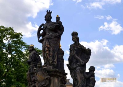 Brückenfiguren auf der Karlsbrücke in Prag