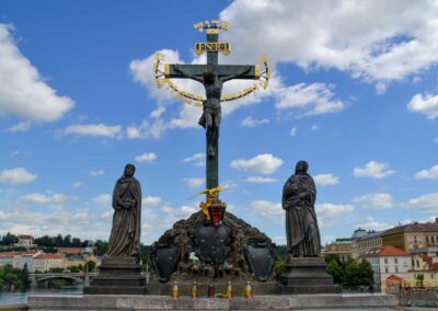 Das Kruzifix auf der Karlsbrücke in Prag