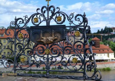 „Hl. Johann Nepomuk auf den Moldauwellen“ Karlsbrücke
