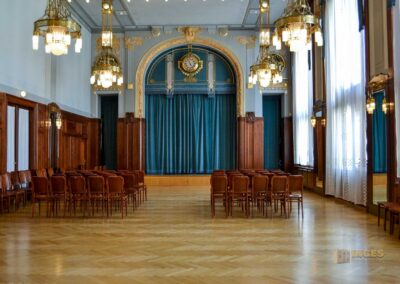 Das Gemeindehaus (Obecní dum) in der Prager Altstadt 81 der Sladovský-Saal im Prager Gemeindehaus