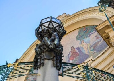 Das Gemeindehaus (Obecní dum) in der Prager Altstadt 98 Gemeinde- oder Repräsentationshaus (Obecní dům) in der Prager Altstadt