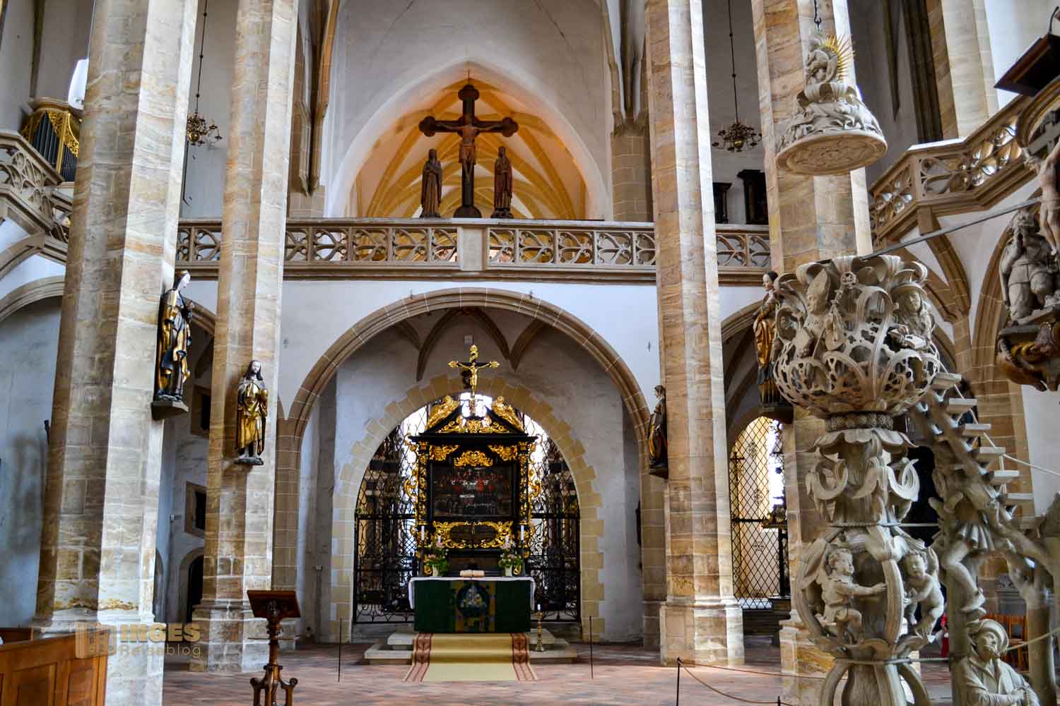 Triumphkreuzgruppe über dem Lettner im Freiberger Dom 0325 Triumphkreuzgruppe über dem Lettner im Freiberger Dom 0325