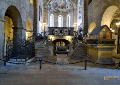 Grabmal Fürst Vratislav I. und Fürst Boleslav II. St.-Georgs-Basilika auf der Prager Burg