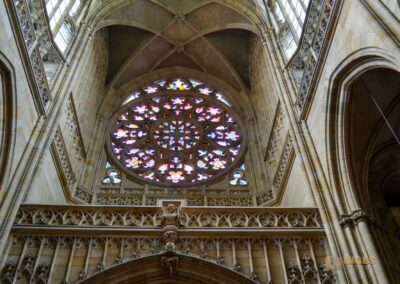 Im Veitsdom in Prag 15 Fensterrosette die Erschaffung der Welt im Veitsdom in Prag