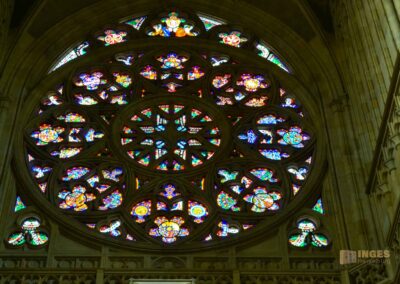 Im Veitsdom in Prag 16 Fensterrosette die Erschaffung der Welt im Veitsdom in Prag