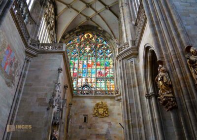 Im Veitsdom in Prag 19 Glasfenster Jüngstes Gericht im Veitsdom in Prag