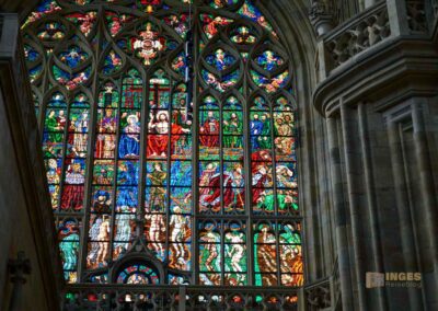 Im Veitsdom in Prag 20 Glasfenster Jüngstes Gericht im Veitsdom in Prag