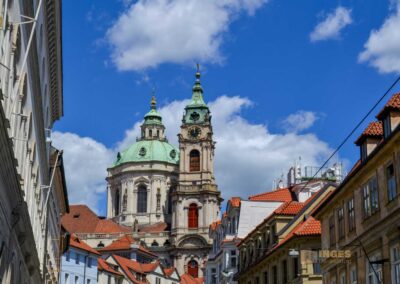 In der St.-Nikolaus-Kirche auf der Prager Kleinseite 1 St.-Nikolaus-Kirche auf der Prager Kleinseite