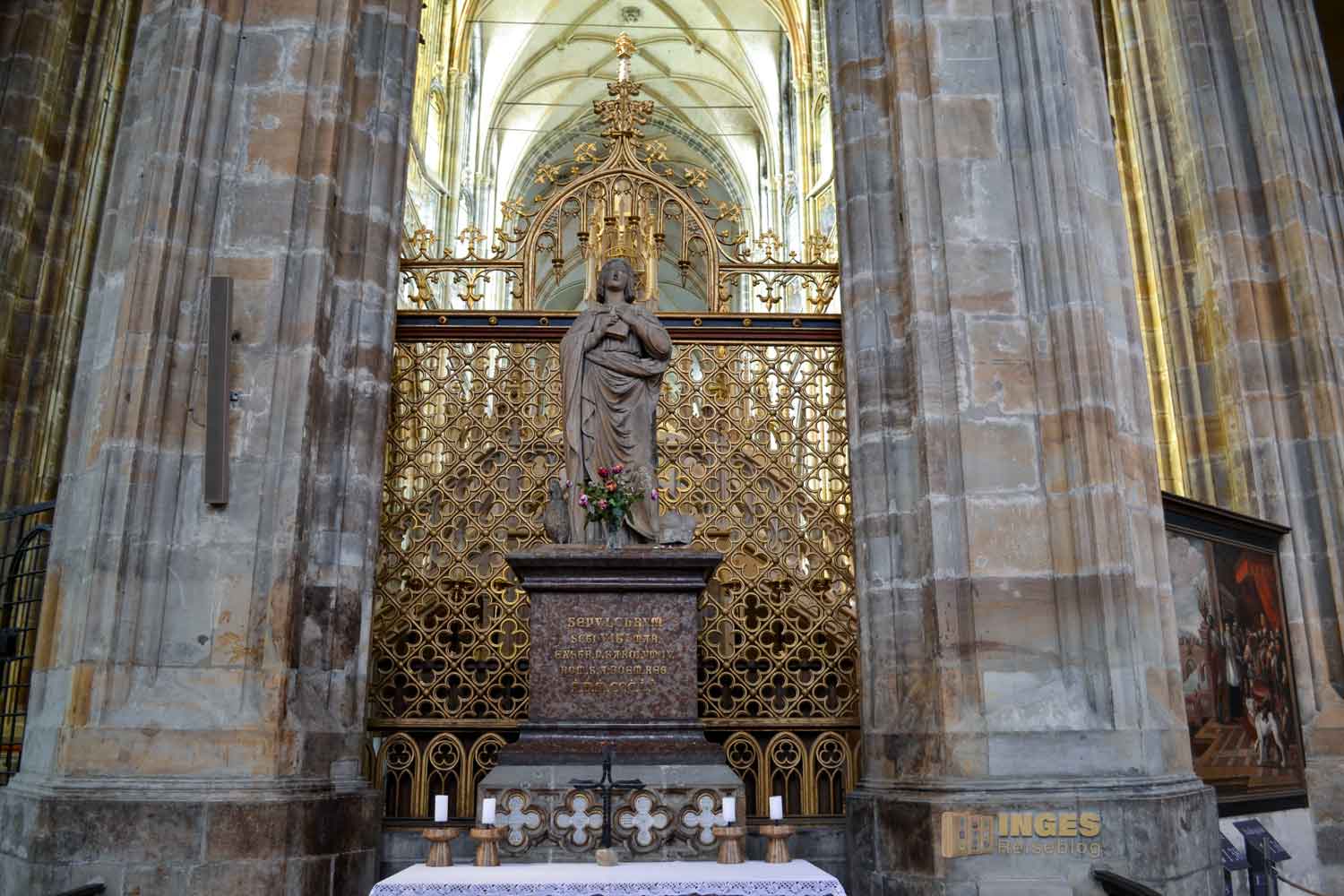 Grab des hl. Veit im Veitsdom in Prag 0647 Grab des hl. Veit im Veitsdom in Prag 0647