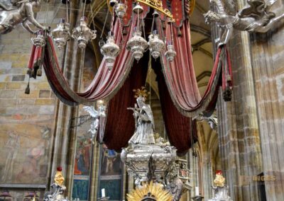 Grabmal des Hl. Johannes Nepomuk im St. Veits Dom in Prag