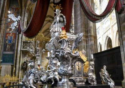 Grabmal des Hl. Johannes Nepomuk im St. Veits Dom in Prag