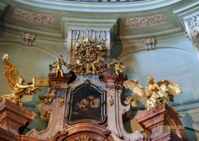 In der St.-Nikolaus-Kirche auf der Prager Kleinseite 13 St.-Nikolaus-Kirche auf der Prager Kleinseite
