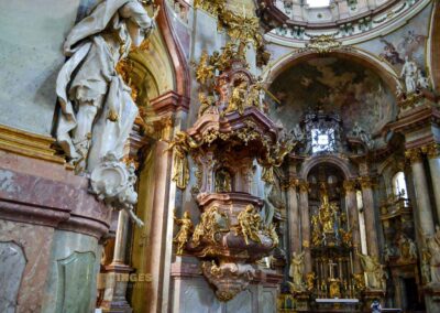 In der St.-Nikolaus-Kirche auf der Prager Kleinseite 49 Kanzel in der St.-Nikolaus-Kirche auf der Prager Kleinseite