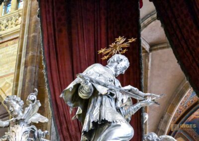 Grabmal des Hl. Johannes Nepomuk im St. Veits Dom in Prag
