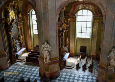 In der St.-Nikolaus-Kirche auf der Prager Kleinseite 26 St.-Nikolaus-Kirche auf der Prager Kleinseite