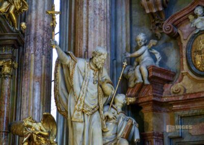 In der St.-Nikolaus-Kirche auf der Prager Kleinseite 42 Statuen in der St.-Nikolaus-Kirche auf der Prager Kleinseite