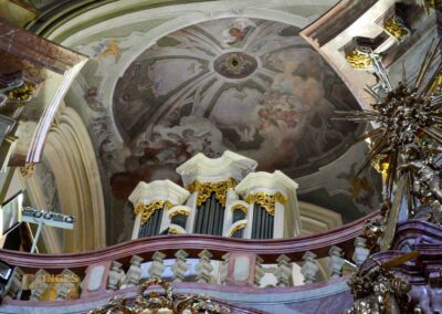 In der St.-Nikolaus-Kirche auf der Prager Kleinseite 78 Orgel in der St.-Nikolaus-Kirche auf der Prager Kleinseite