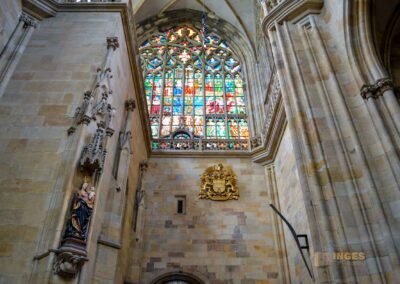 Im Veitsdom in Prag 82 Glasfenster Jüngstes Gericht im Veitsdom in Prag