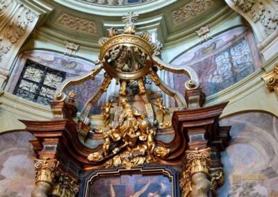 In der St.-Nikolaus-Kirche auf der Prager Kleinseite 14 St.-Nikolaus-Kirche auf der Prager Kleinseite