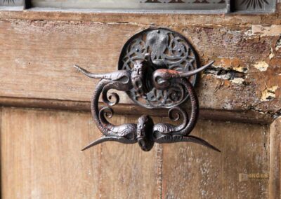 Kirche St. Maria unter der Kette auf der Prager Kleinseite 12 Tür bei der Kirche St. Maria unter der Kette in Prag