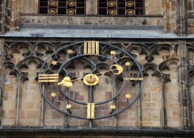Im Veitsdom in Prag 90 Uhr am Südturm Veitsdom in Prag