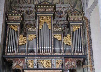 Barocke Schwalbennestorgel in St. Georg in Nördlingen