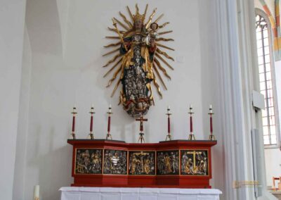 Marienaltar in der St. Salvator Kirche in Nördlingen