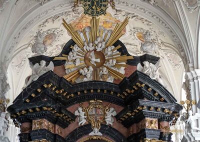 In der Wallfahrtskirche Schönenberg bei Ellwangen 21 Hochaltar in der Wallfahrtskirche Schönenberg bei Ellwangen