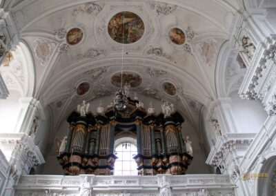 In der Wallfahrtskirche Schönenberg bei Ellwangen 67 Orgel in der Wallfahrtskirche Schönenberg bei Ellwangen