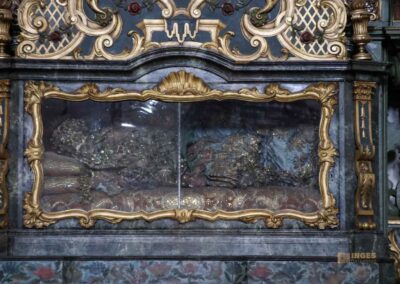 Seitenaltar in der Basilika St. Vitus in Ellwangen