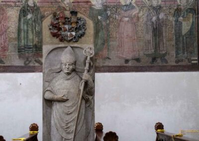 Seitenaltar in der Basilika St. Vitus in Ellwangen