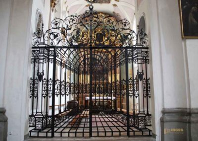 Seitenaltar in der Basilika St. Vitus in Ellwangen